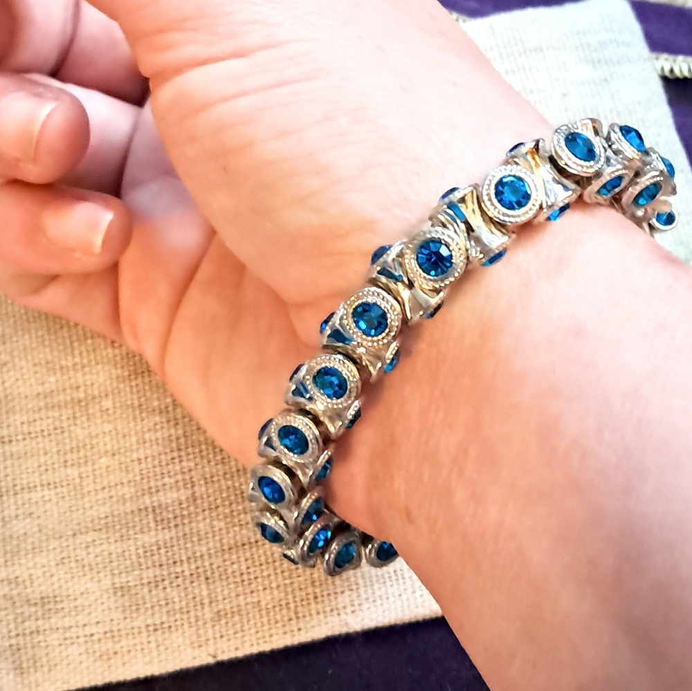 🌇HOLD for CG.🌇NWOT Stainless Steel Blue Stone Beaded Stretch Toggle Bracelet - Picture 7 of 8